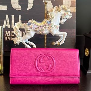 DO NOT PURCHASE. Beautiful GUCCI Pink Soho leather Wallet that’s in Excellent